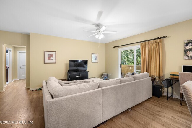 Building Photo - 945 Registry Blvd