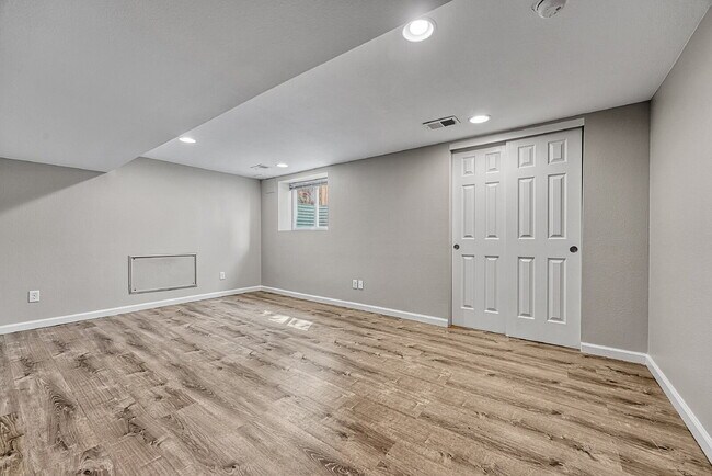 Building Photo - $1,250 1 bed, 1 bath Condo in Denver.