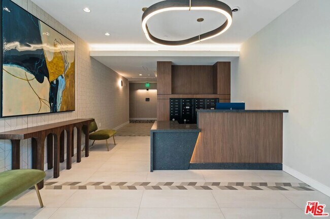 Building Photo - 160 N La Peer Dr