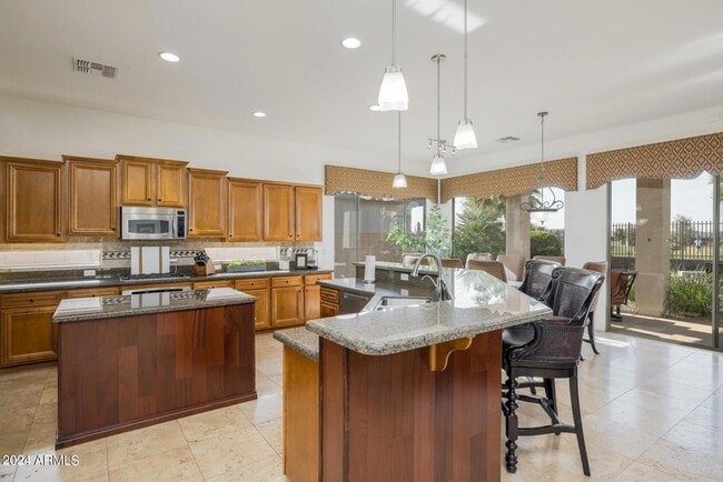 Building Photo - 4176 E Clubview Dr