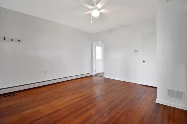 Building Photo - 301 W 11th Ave