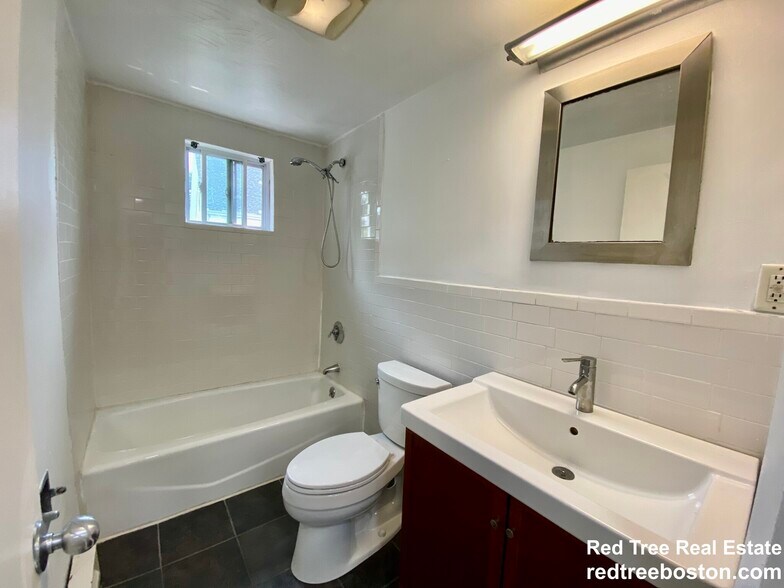 Building Photo - 95 Metropolitan Ave