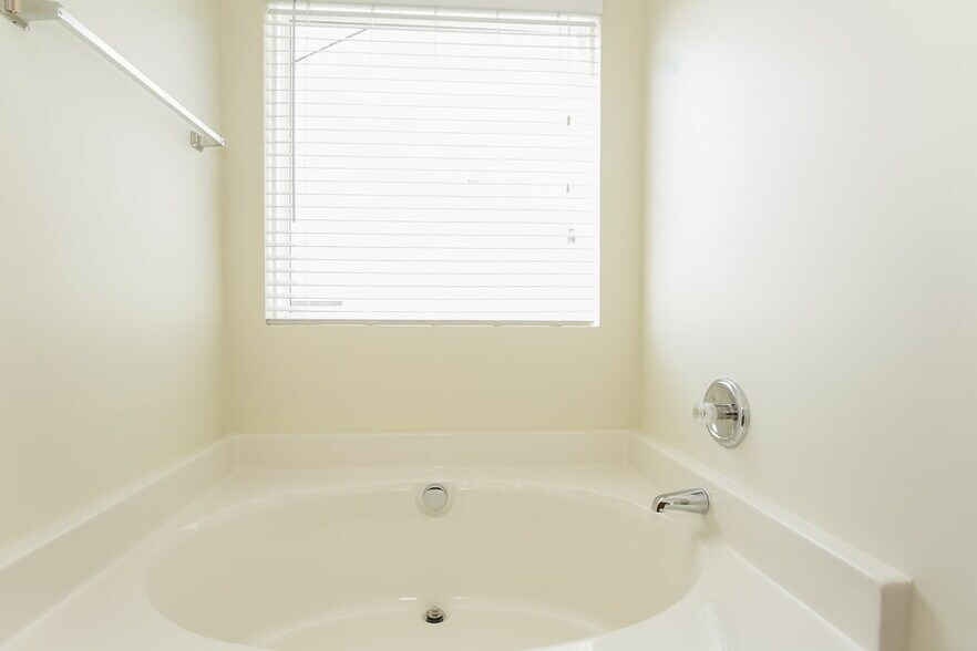 Building Photo - 6731 Sequoia Hills Dr