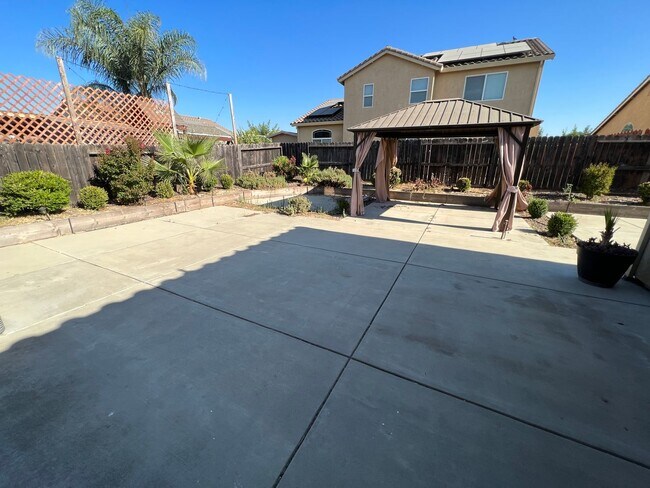 Building Photo - Livingston: $2450 3 Bedroom 2 Bathroom Sin...