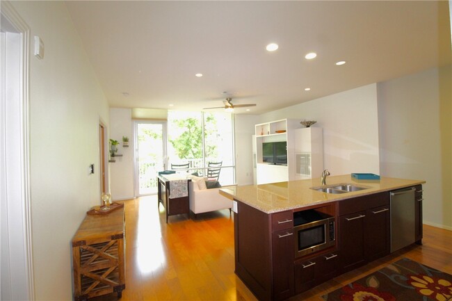 Primary Photo - 1600 Barton Springs Rd
