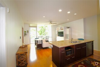 Building Photo - 1600 Barton Springs Rd