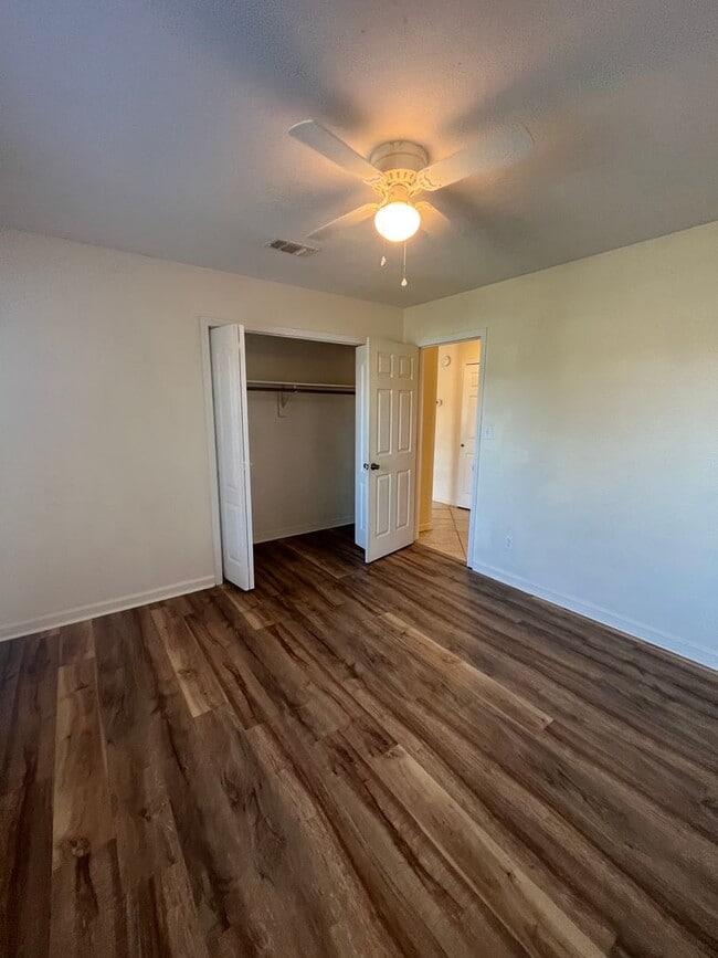 Building Photo - 514 Landview Dr