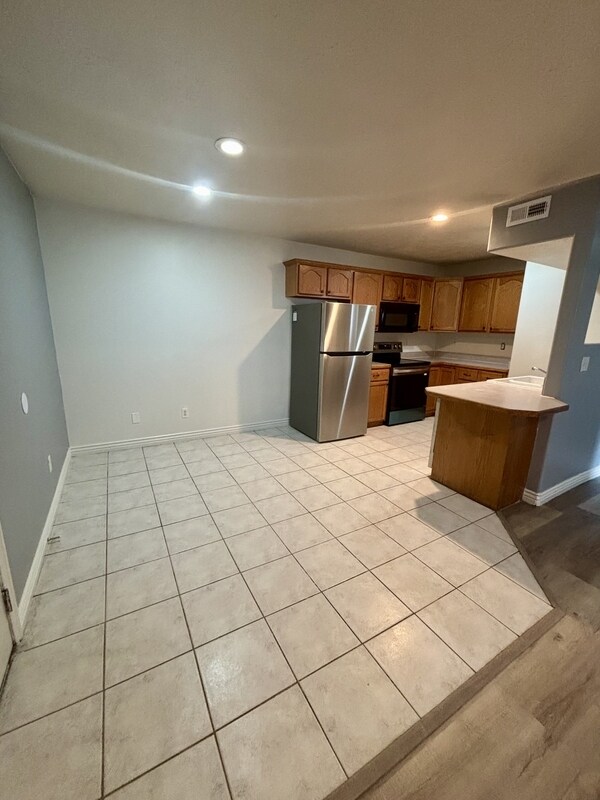 Building Photo - 215 S 1050 W