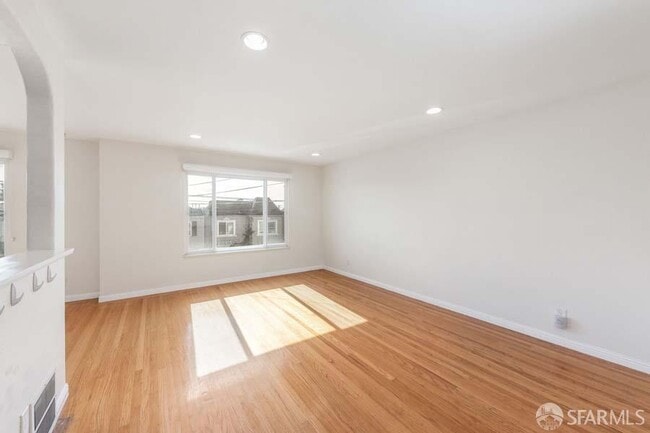 Building Photo - 346 Mangels Ave
