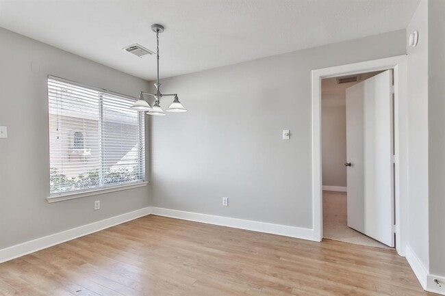 Building Photo - 6219 Spruce Bough Ct
