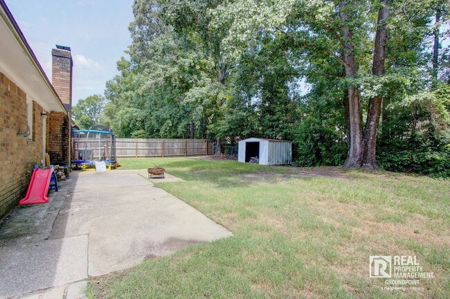 Building Photo - 443 Robin Dr