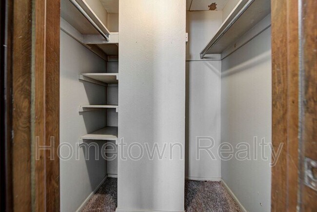 Building Photo - 7301 Edenborough Dr
