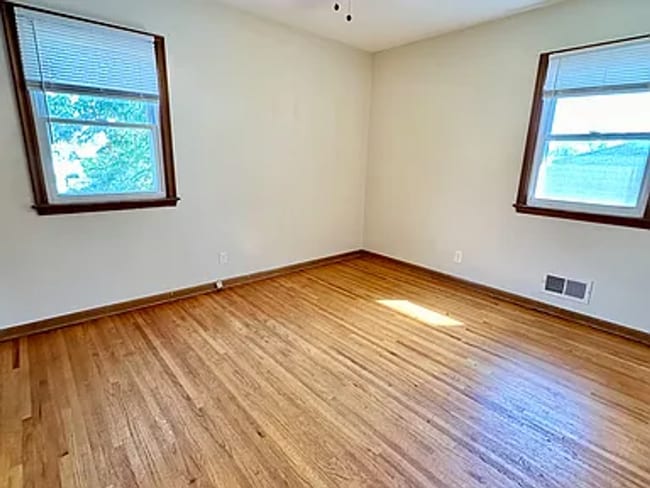 Building Photo - 5617 N 69th St