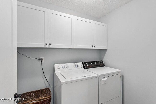 Building Photo - 129 Thornloe Dr