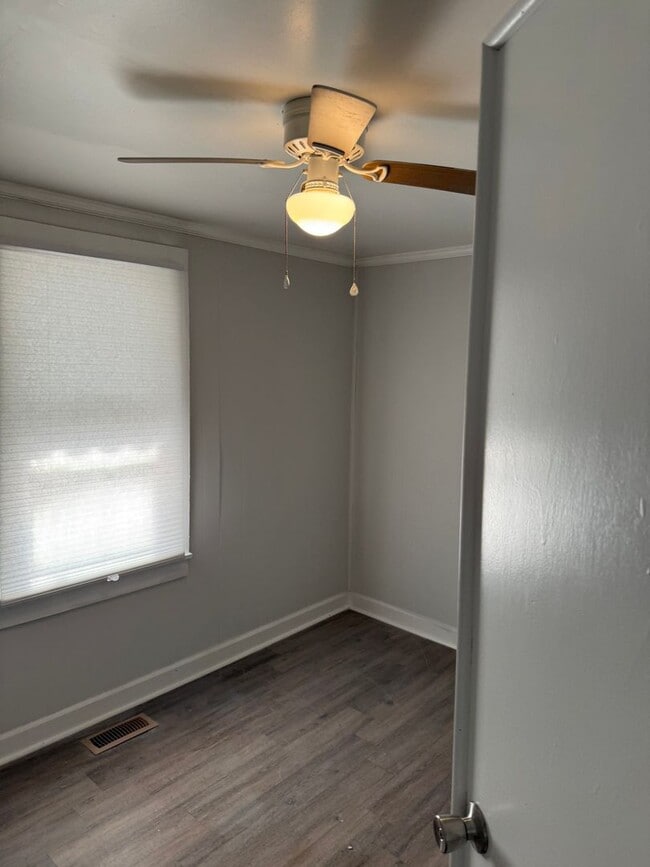 Building Photo - 2 bedroom home in Historic Downtown Walking District of Morehead City with fenced in yard