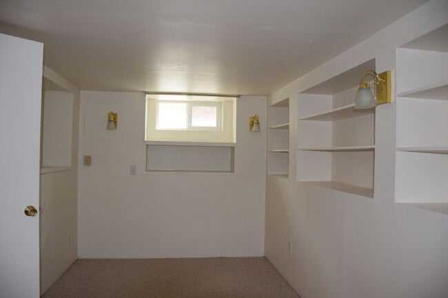 Building Photo - CUTE HOME IN SUGAR HOUSE / 2 CAR GARAGE / QUIET STREET