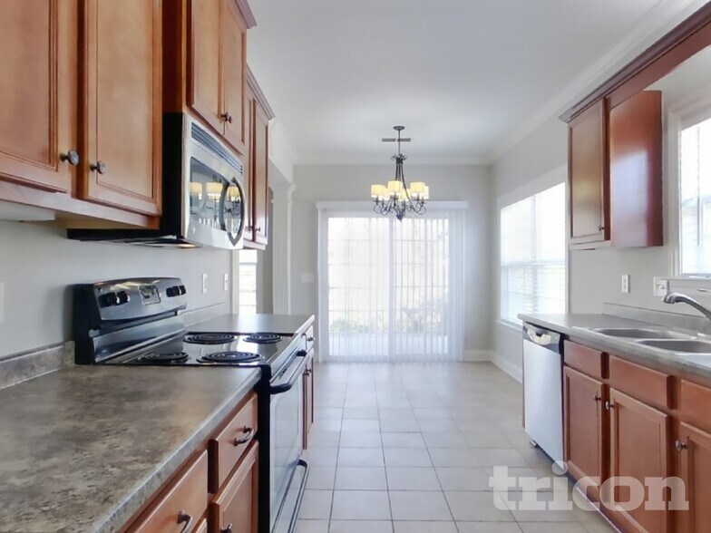 Building Photo - 1527 Dewsbury Dr