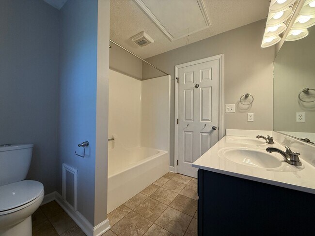 Building Photo - 6714 Amberley Ln