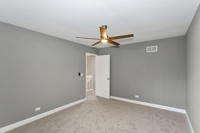 Building Photo - 542 Del Lago Dr