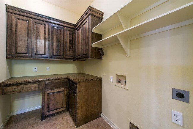 Building Photo - 15462 Mansion Woodland Dr