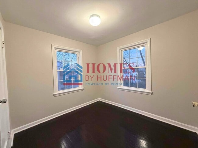 Building Photo - Two Bedroom Townhouse | Move In Ready