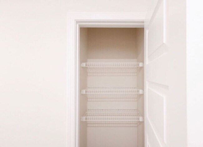 Building Photo - MOVE IN SPECIAL-Beautiful home available for rent