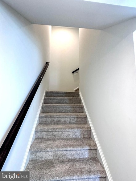 Building Photo - 576 Thumper Dr