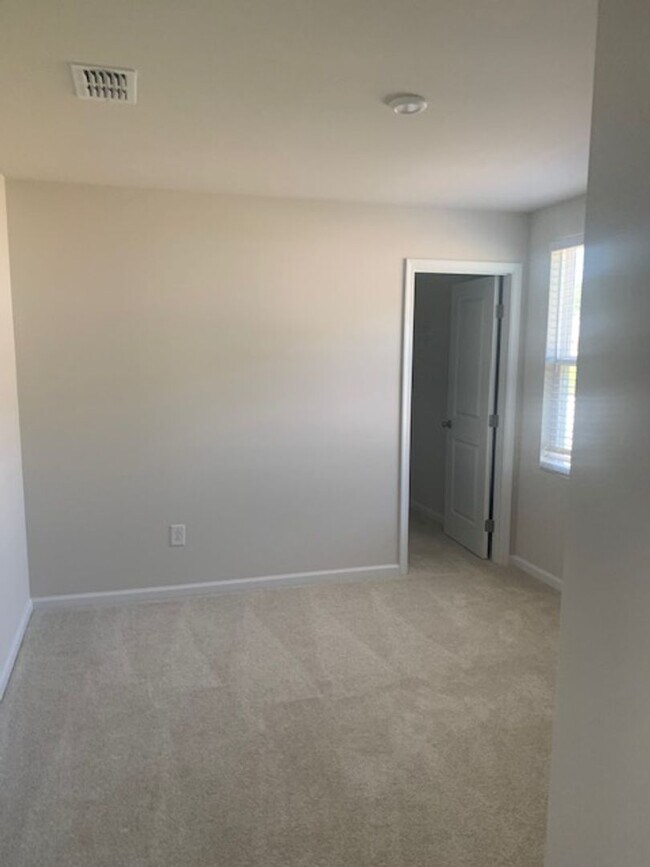 Building Photo - Single Family Home