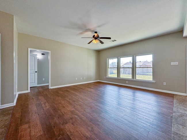 Building Photo - 1132 Eli Conner Dr