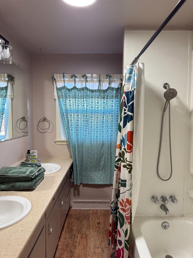 Building Photo - 4114 W Greenbrier Dr