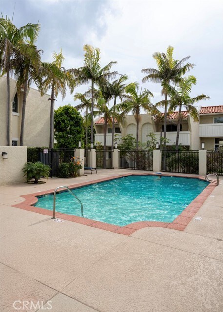 Building Photo - 423 2nd St