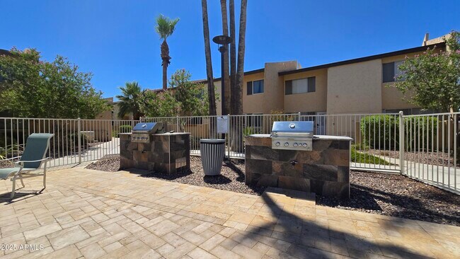 Building Photo - 8055 E Thomas Rd