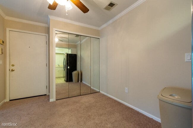 Building Photo - 2 br, 1 bath  - 30506 Oakridge Manor Dr
