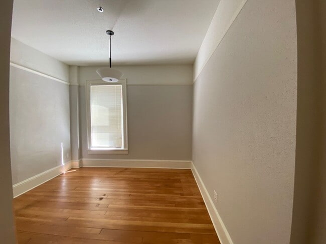 Building Photo - Beautiful 1 bed/1bath apartment in Cottage...