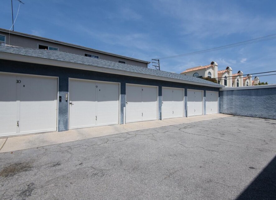 Building Photo - 1133 26th St