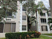 Building Photo - 2811 N Oakland Forest Dr