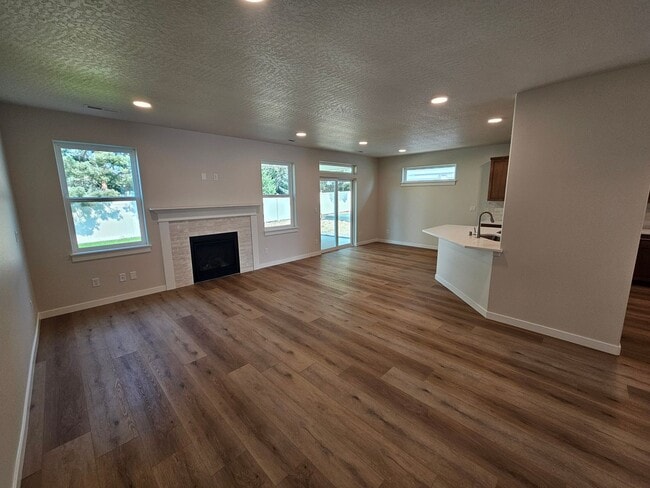 Building Photo - New build! October rent free