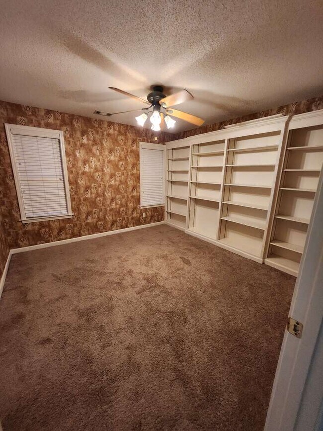 Building Photo - 203 Walnut Gardens Dr