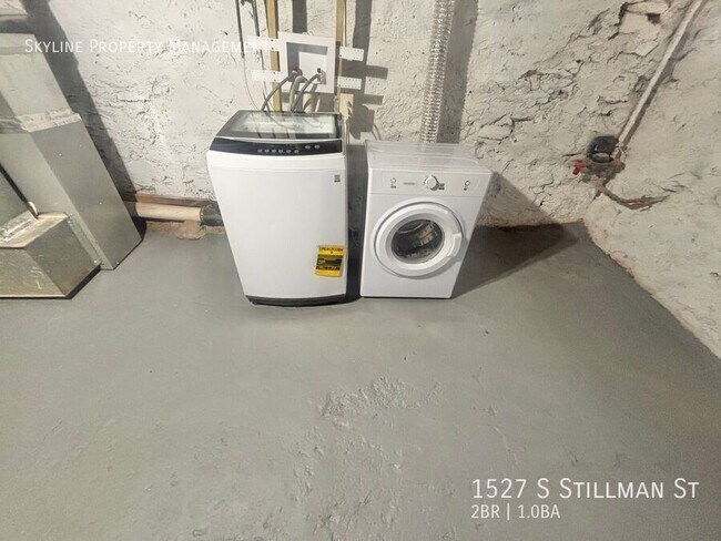 Building Photo - 1527 S Stillman St