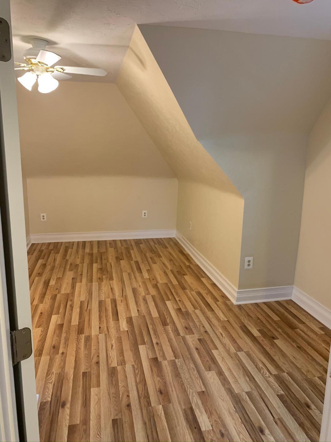 Building Photo - 218 S St Clair St