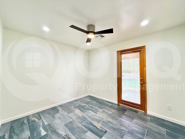 Building Photo - 4405 S Newberry Rd