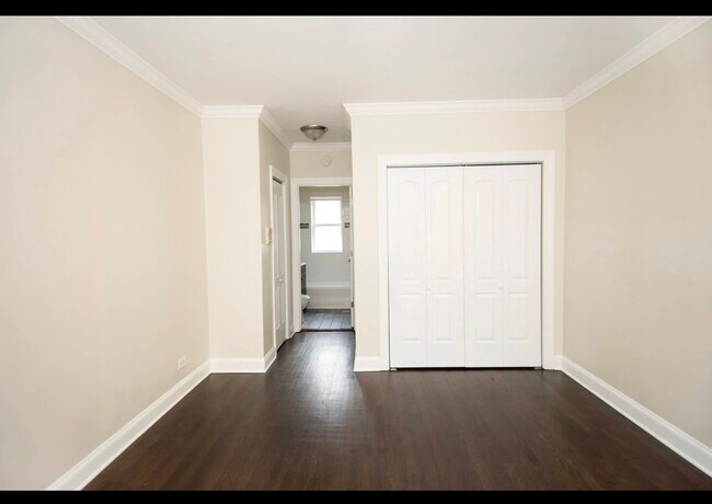 Building Photo - 3821 N Greenview Ave