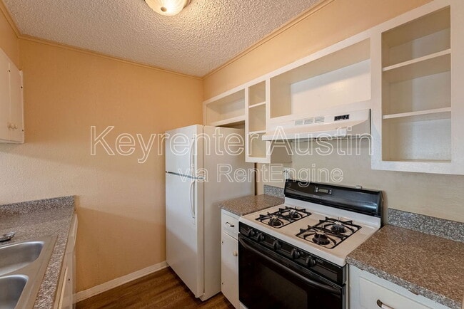 Building Photo - 6513 Woodrow Ave