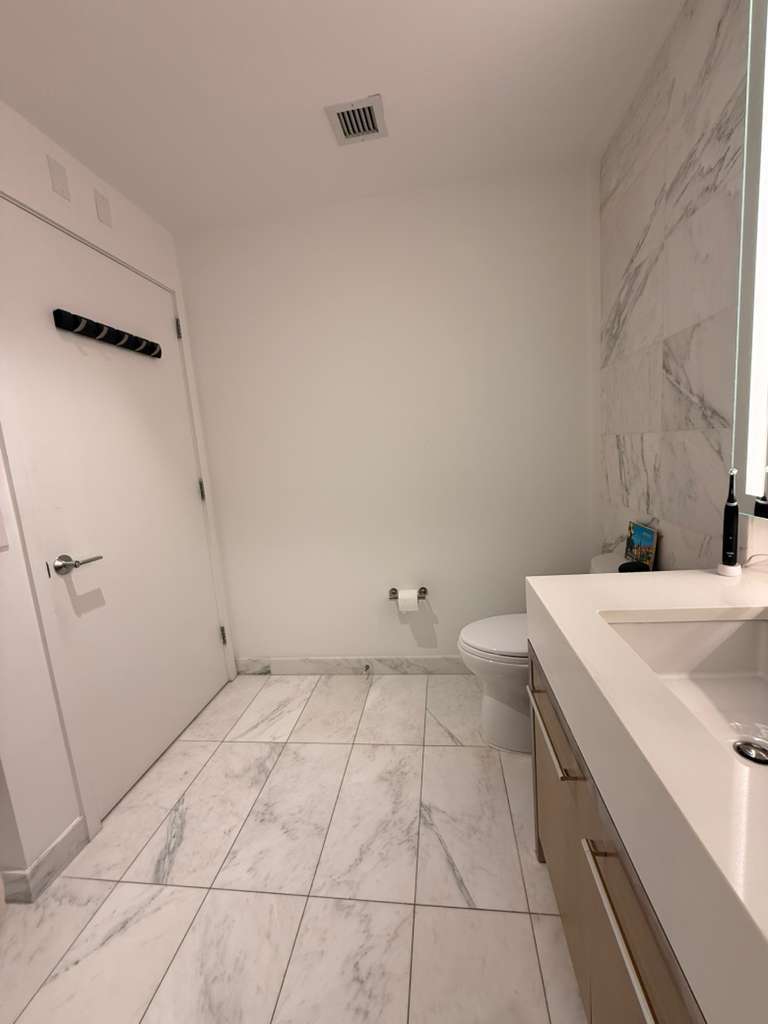 Building Photo - 75 Park Ln S