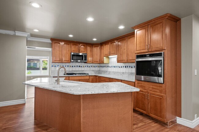Building Photo - Beautiful Audubon 5 Bedroom Home! - Available now!