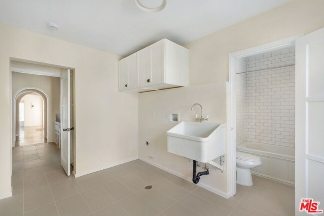 Building Photo - 3617 Homeway Dr