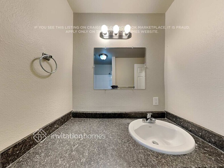 Building Photo - 1510 155th St E