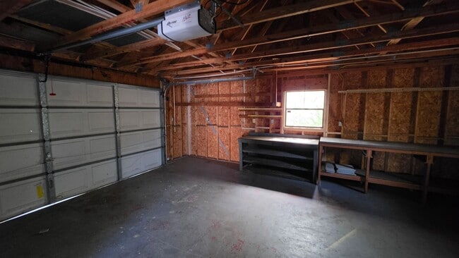 Building Photo - Studio garage apartment