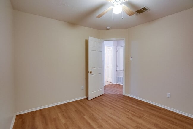 Building Photo - 201 Creek Ledge Dr