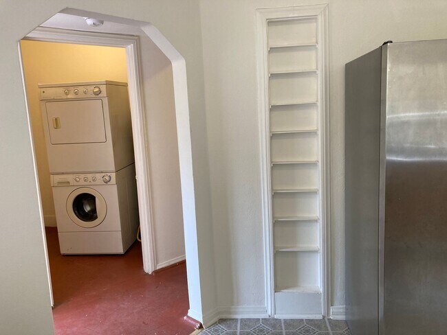 Building Photo - 1015 3/4-929 W Kensington Rd